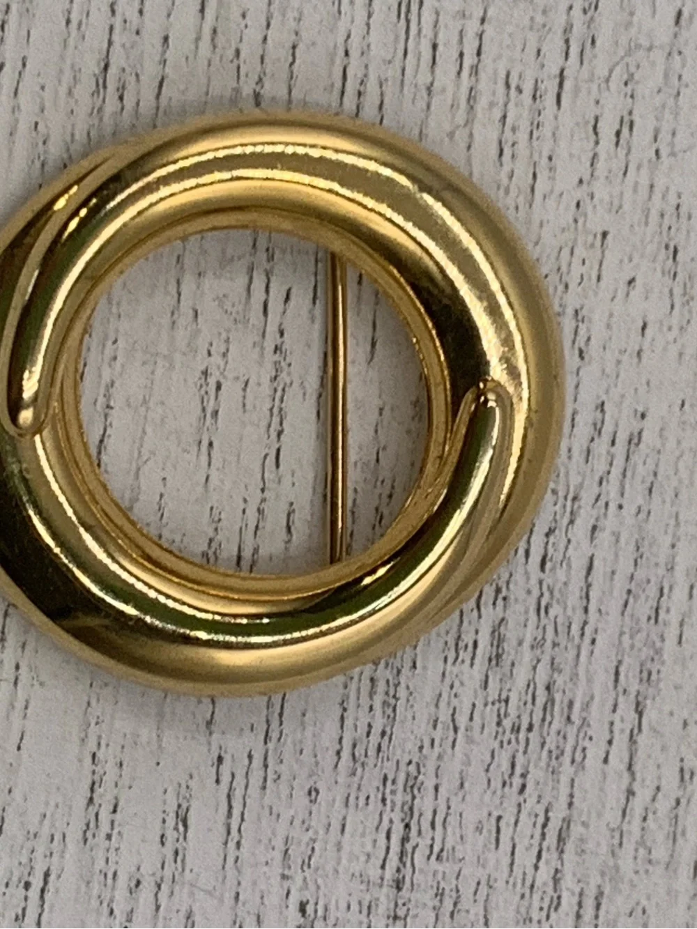Classic Brooch Pin Gold Tone